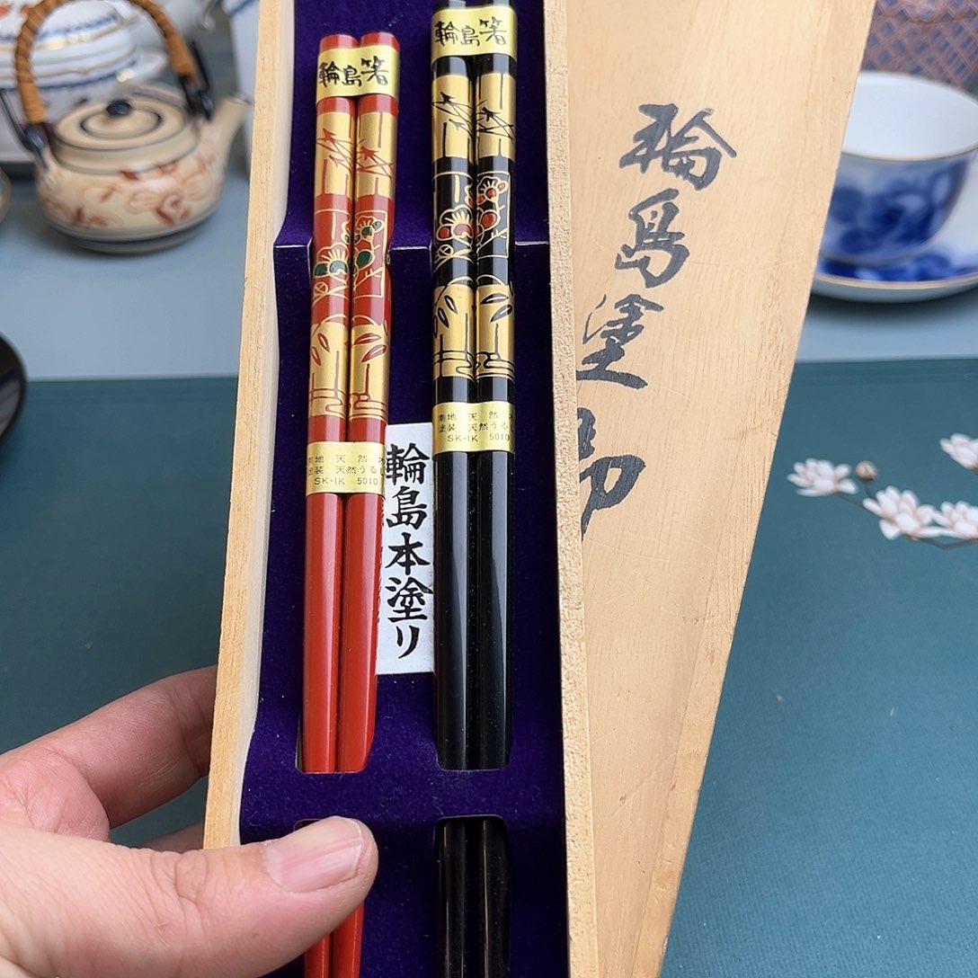 盖碗我不敢看电视我在床底下