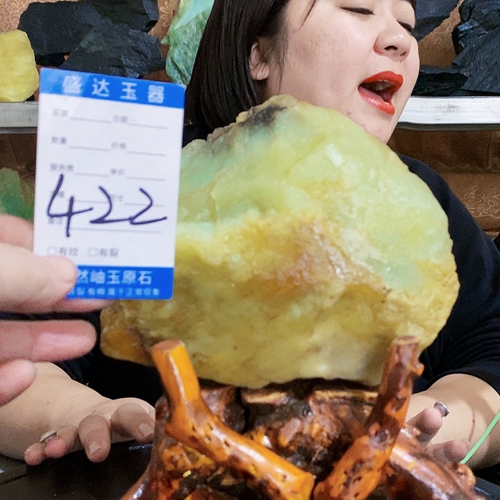 蛇纹石玉原石未镶嵌