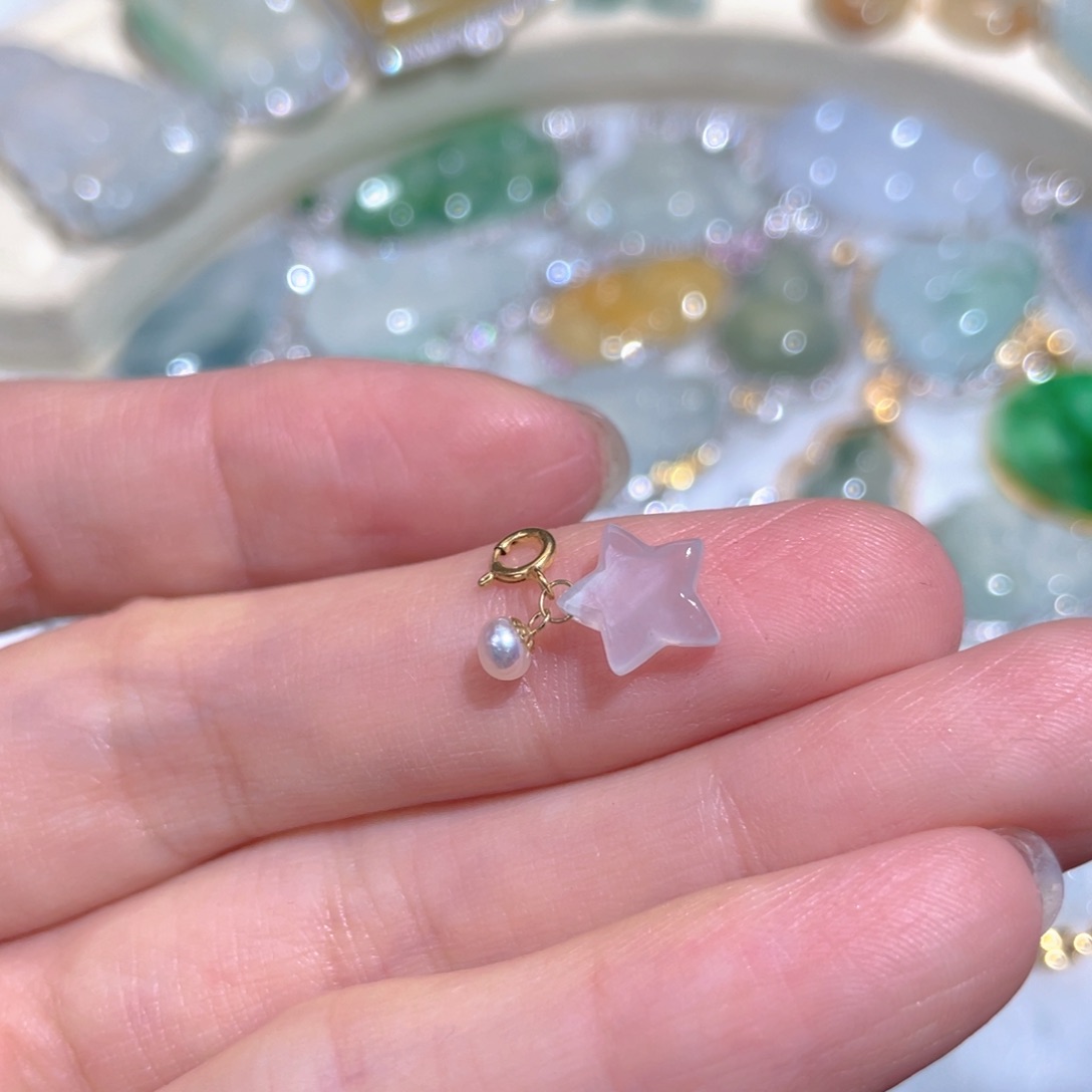 翡翠颈饰18K金镶嵌翡翠