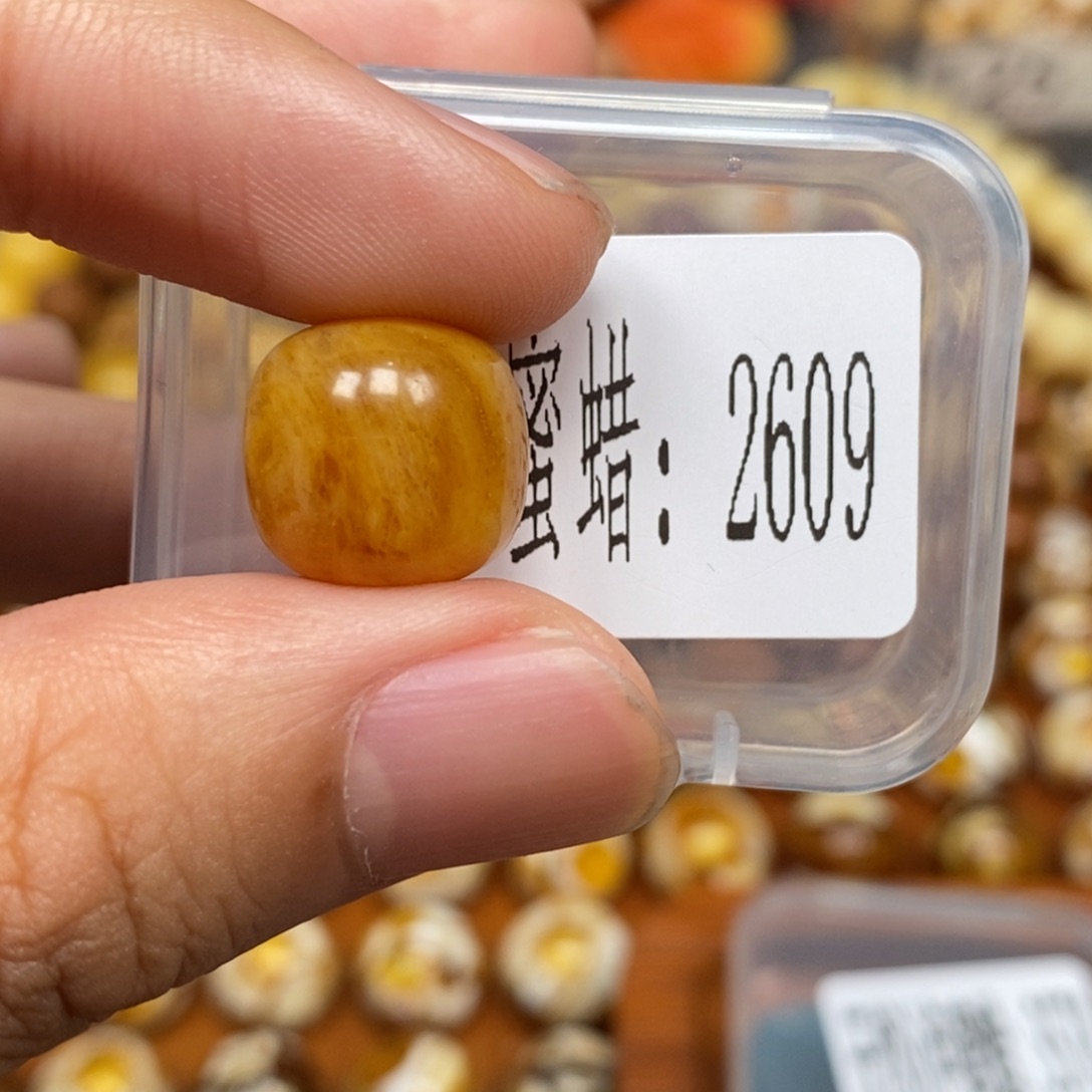 蜜蜡未镶嵌珠宝奇石2609