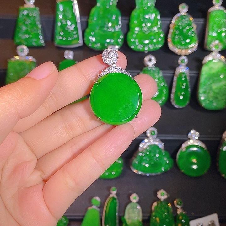 翡翠银S925镶嵌颈饰是