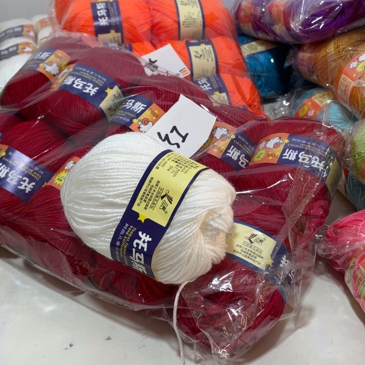 羊毛混纺2红7纯白3