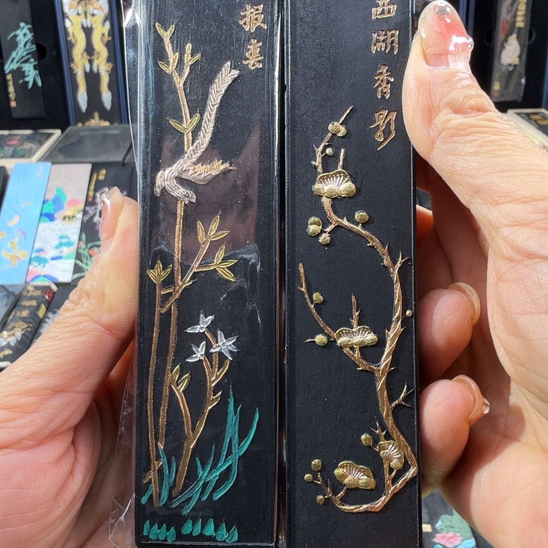 报春图西湖松烟墨胡开文