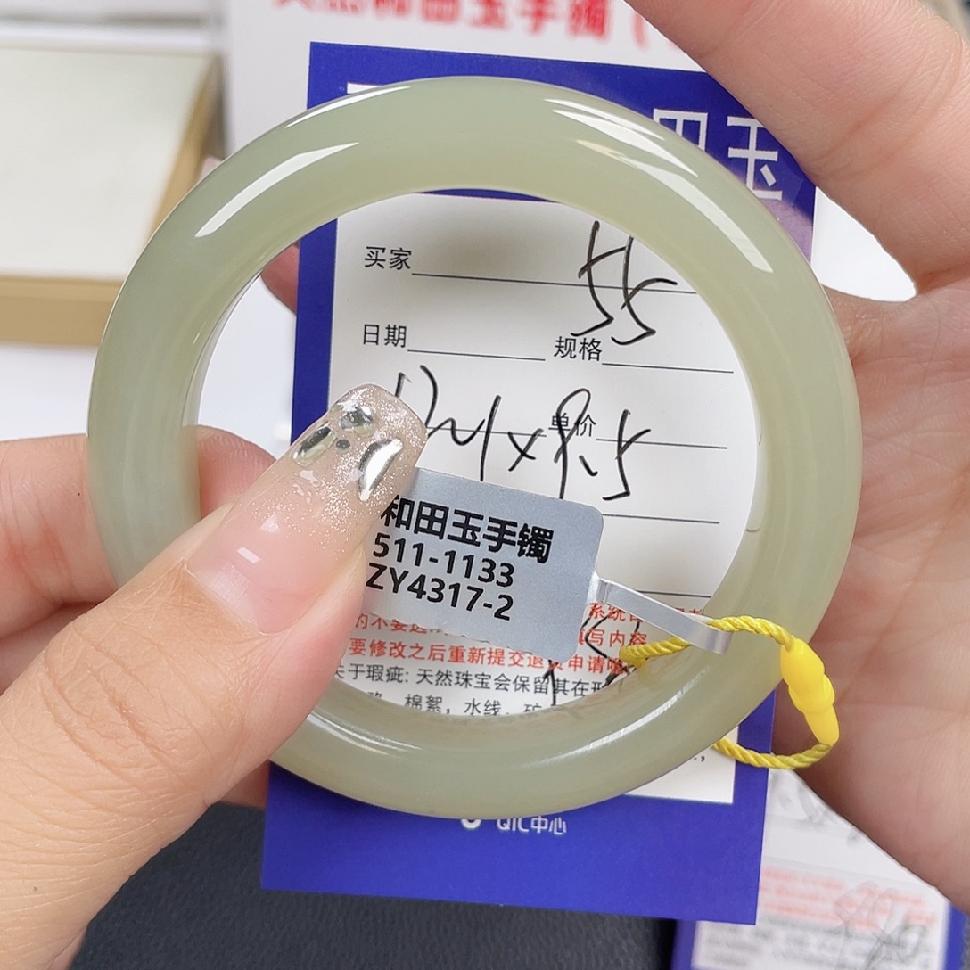 和田玉未镶嵌手镯