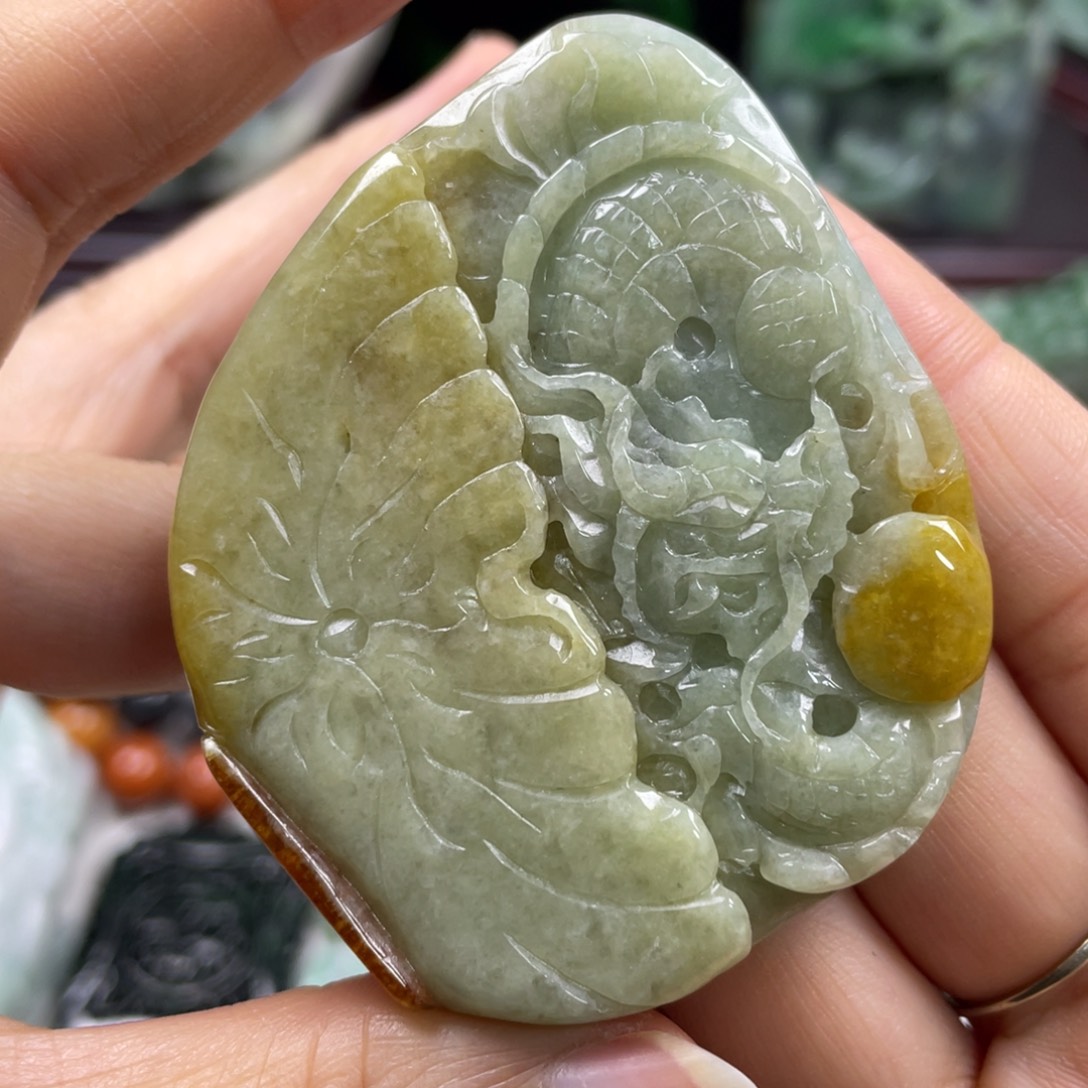 翡翠未镶嵌颈饰牌子