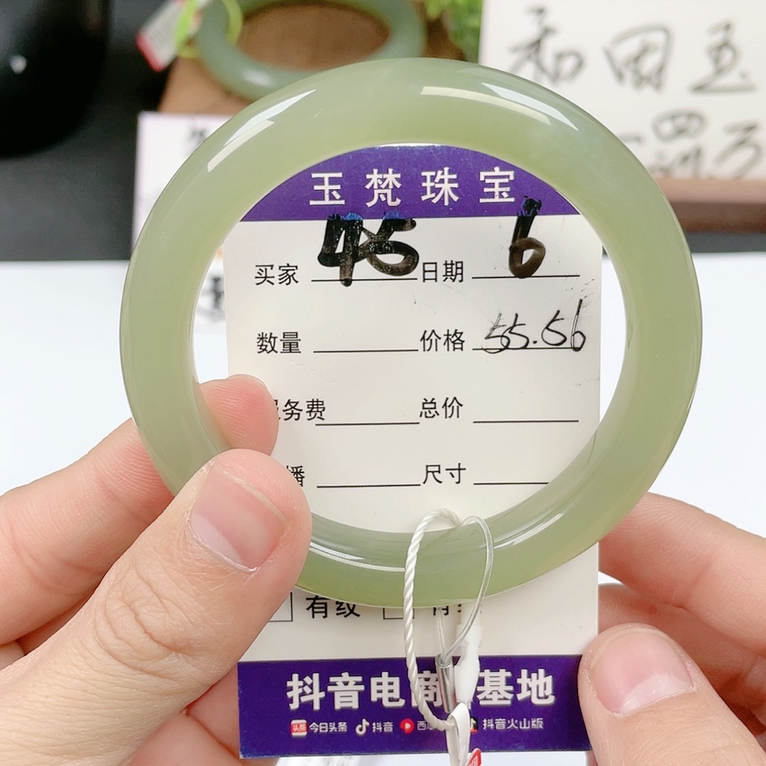 和田玉手镯未镶嵌