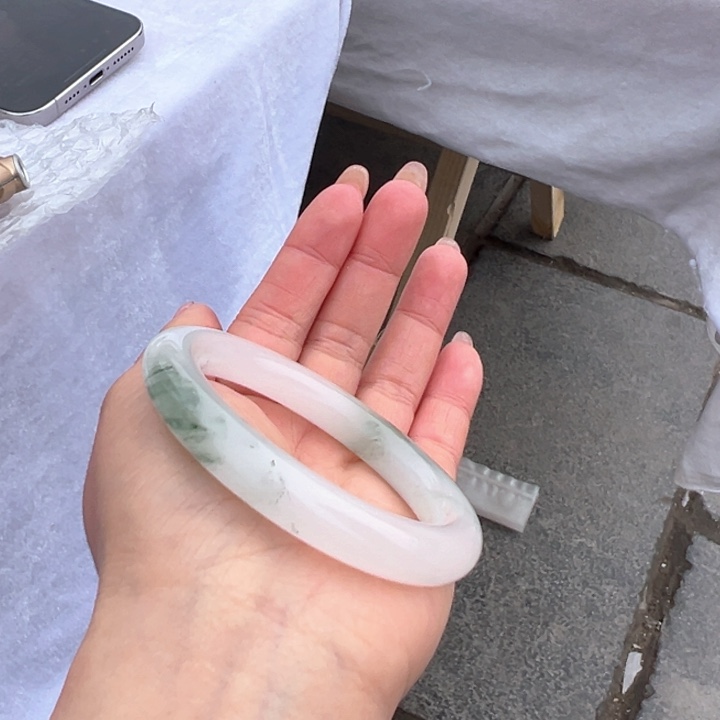 石英质玉手镯未镶嵌