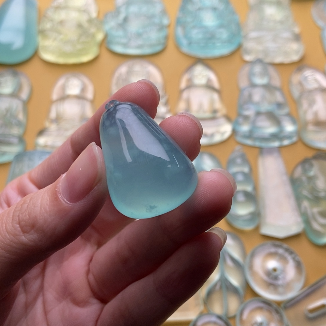 月***亮蛇纹石玉未镶嵌颈饰