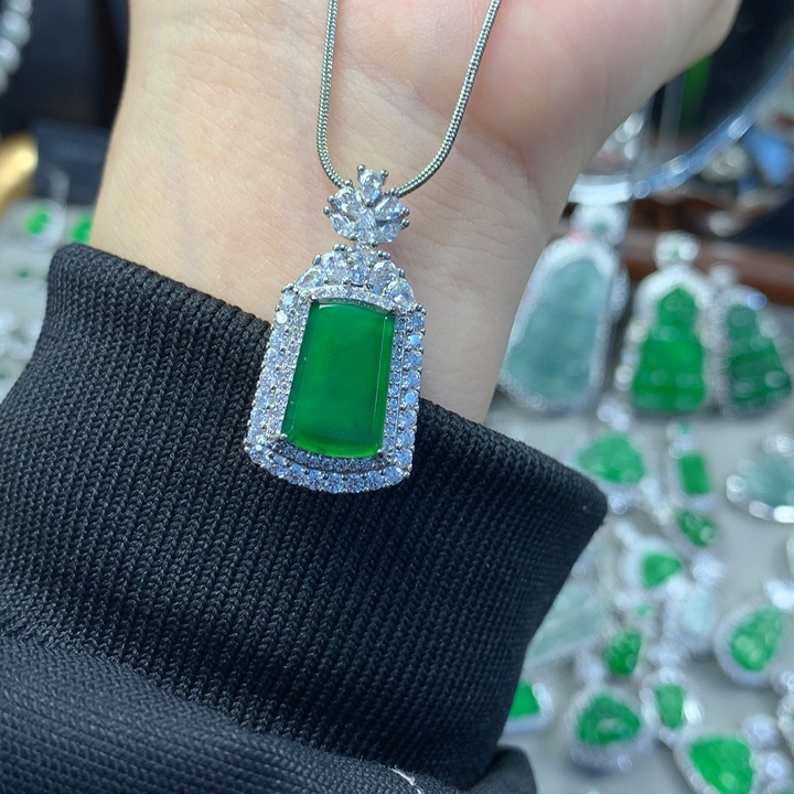 翡翠未镶嵌吊坠(赠链)吊坠