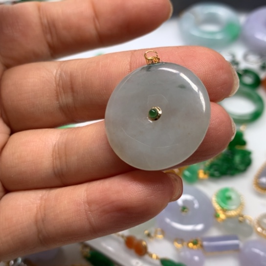 翡翠颈饰18K金镶嵌翡翠