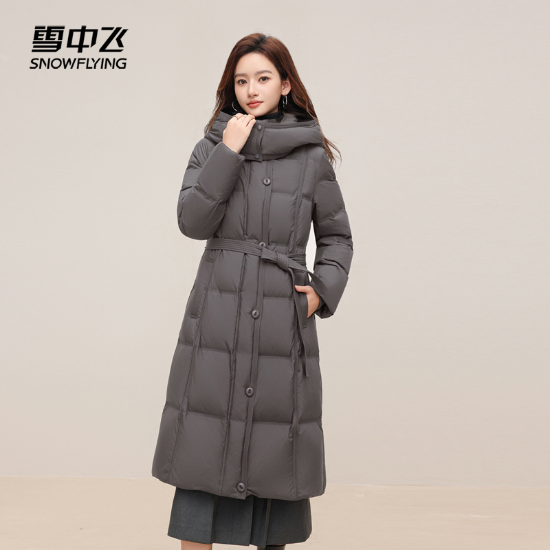 雪中飞羽绒服女冬季长款保暖连帽款式百搭时尚外套5162