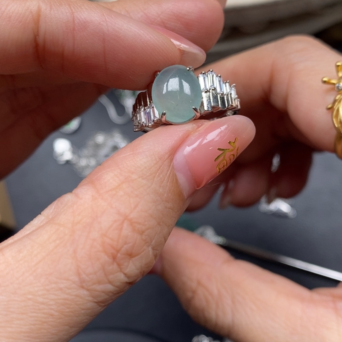 翡翠颈饰未镶嵌翡翠