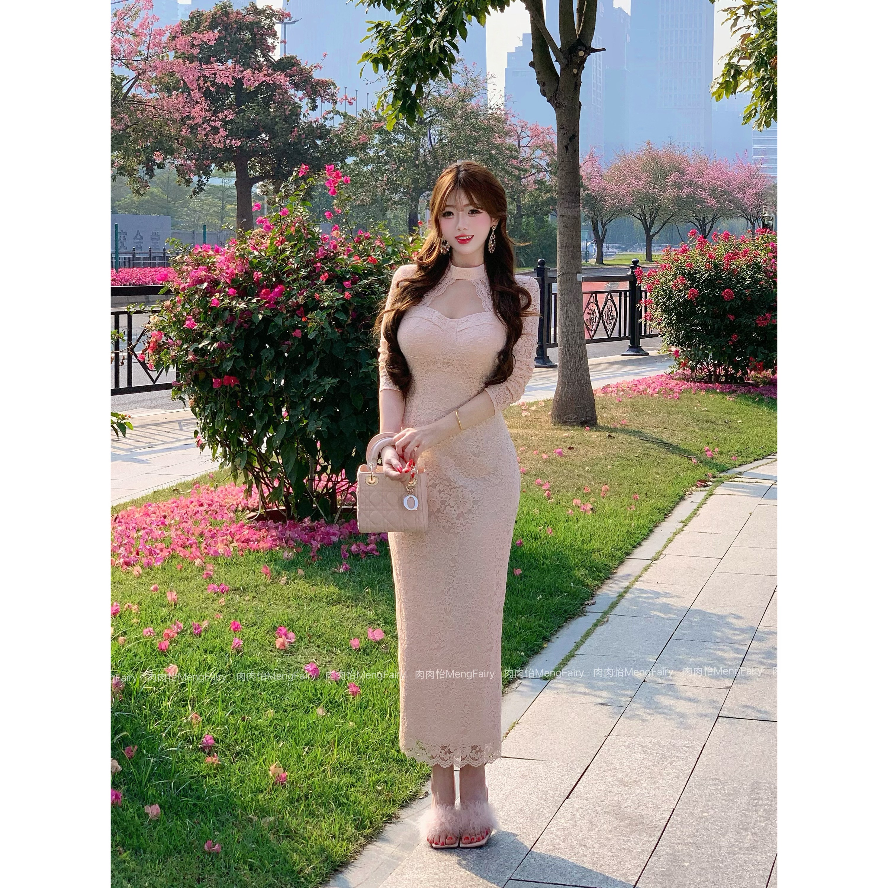 萌面侠肉肉怡【初雪淡颜】清雅镂空领修身蕾丝长连衣裙6824B