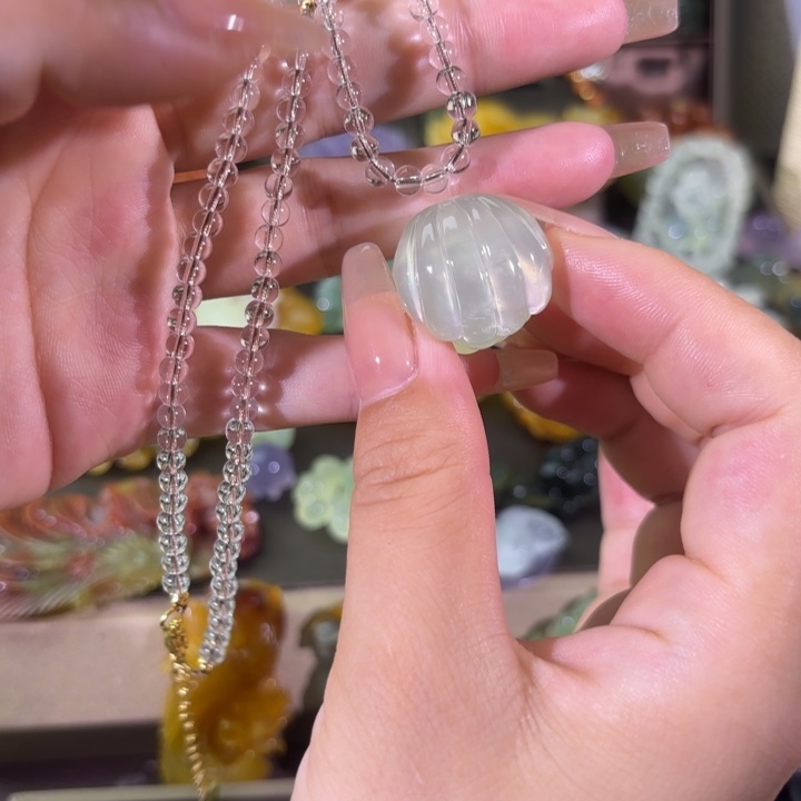 蛇纹石玉未镶嵌颈饰