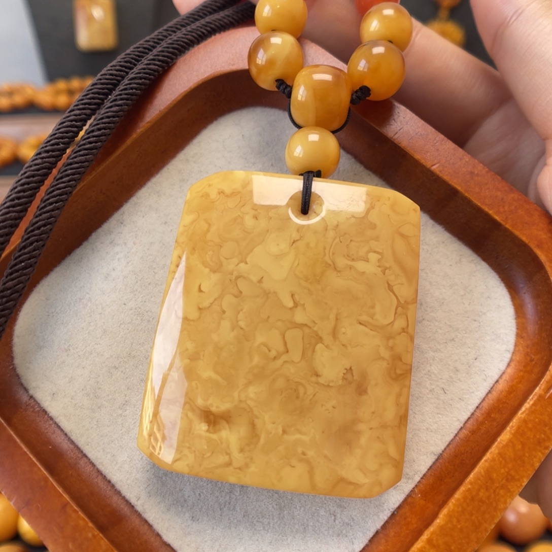 蜜蜡未镶嵌颈饰蜜蜡