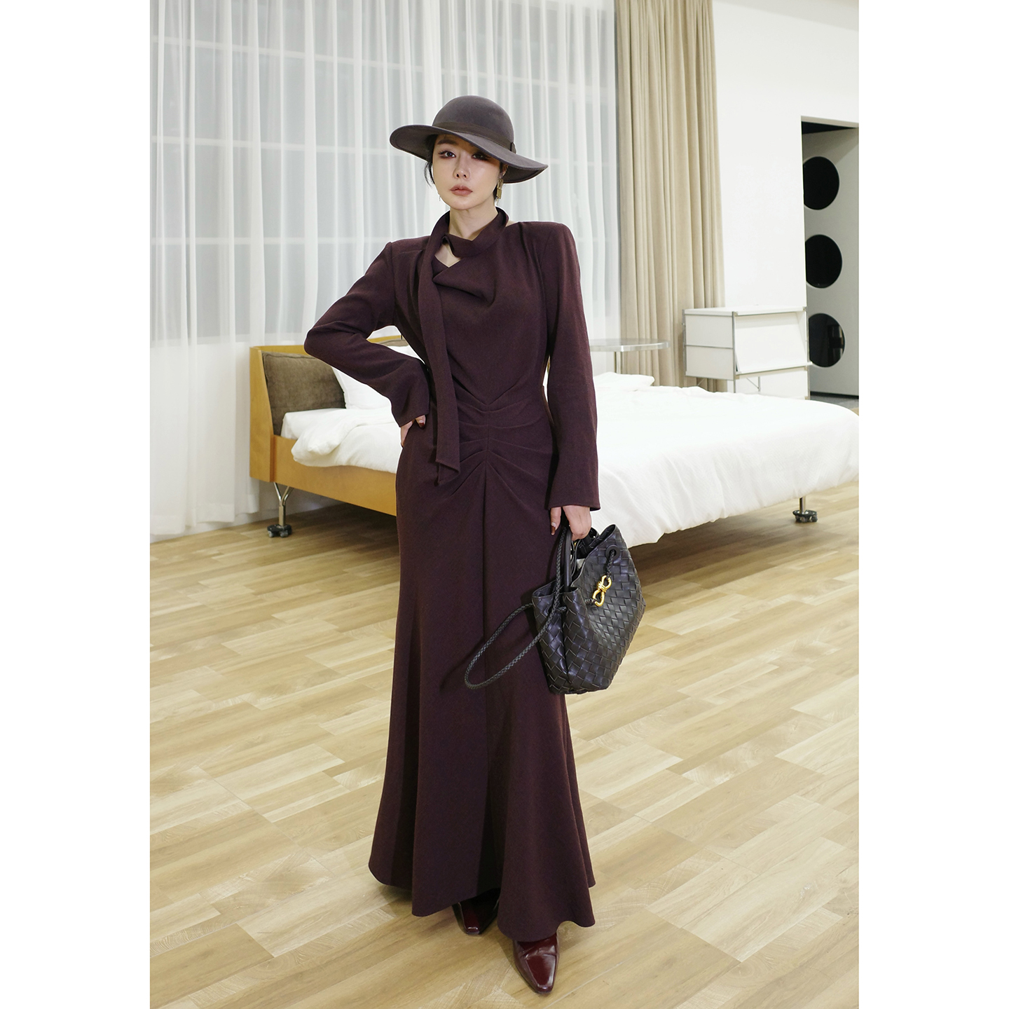 【在水一方】羊毛立体裁剪荡领飘带气质优雅百搭冬连衣裙长