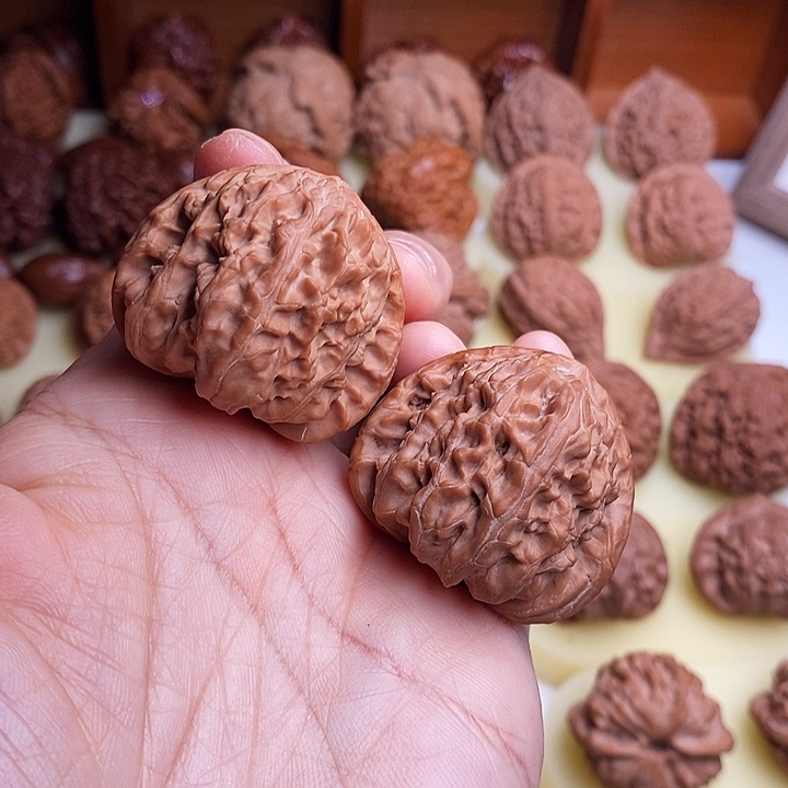 【闪购商品】文玩核桃吊坠39三角白