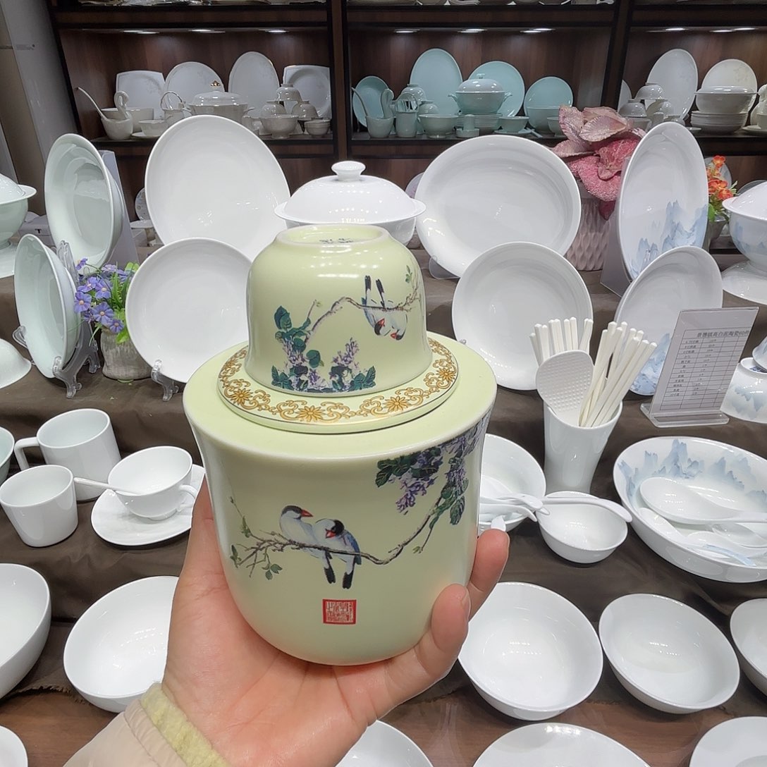 瓷半斤温酒壶1个。     