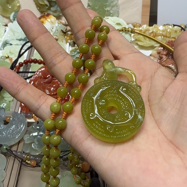 蛇纹石玉吊坠未镶嵌