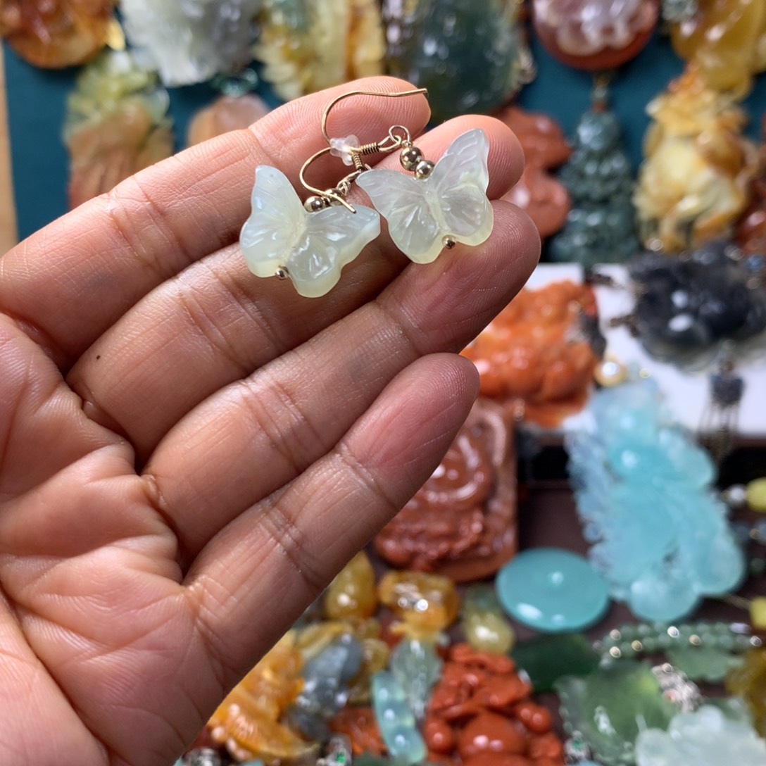 蛇纹石玉未镶嵌耳坠