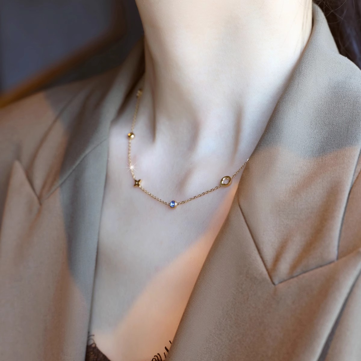 钛钢项链 不掉色轻奢小众四叶花彩色项链女2025新款高级感锁骨链 