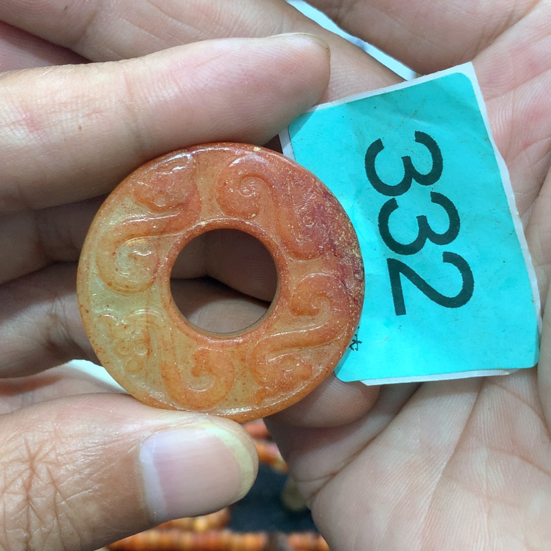 未镶嵌透闪石-蛇纹石玉颈饰