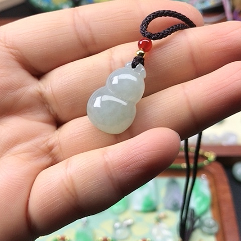 翡翠吊坠(赠链)未镶嵌葫芦