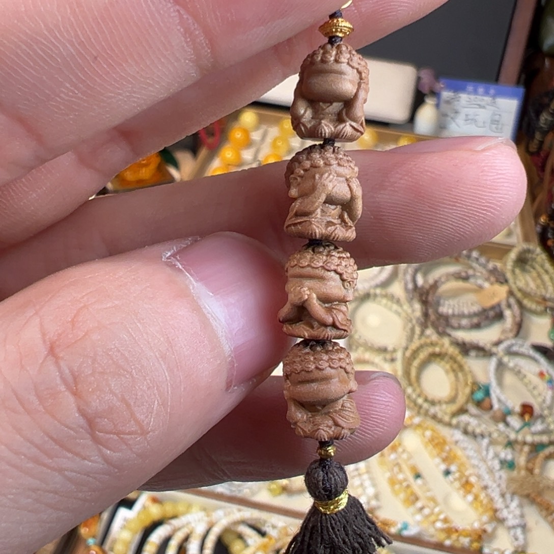 檀香木无事牌老山檀四不佛，不听，不想。不看，不说，