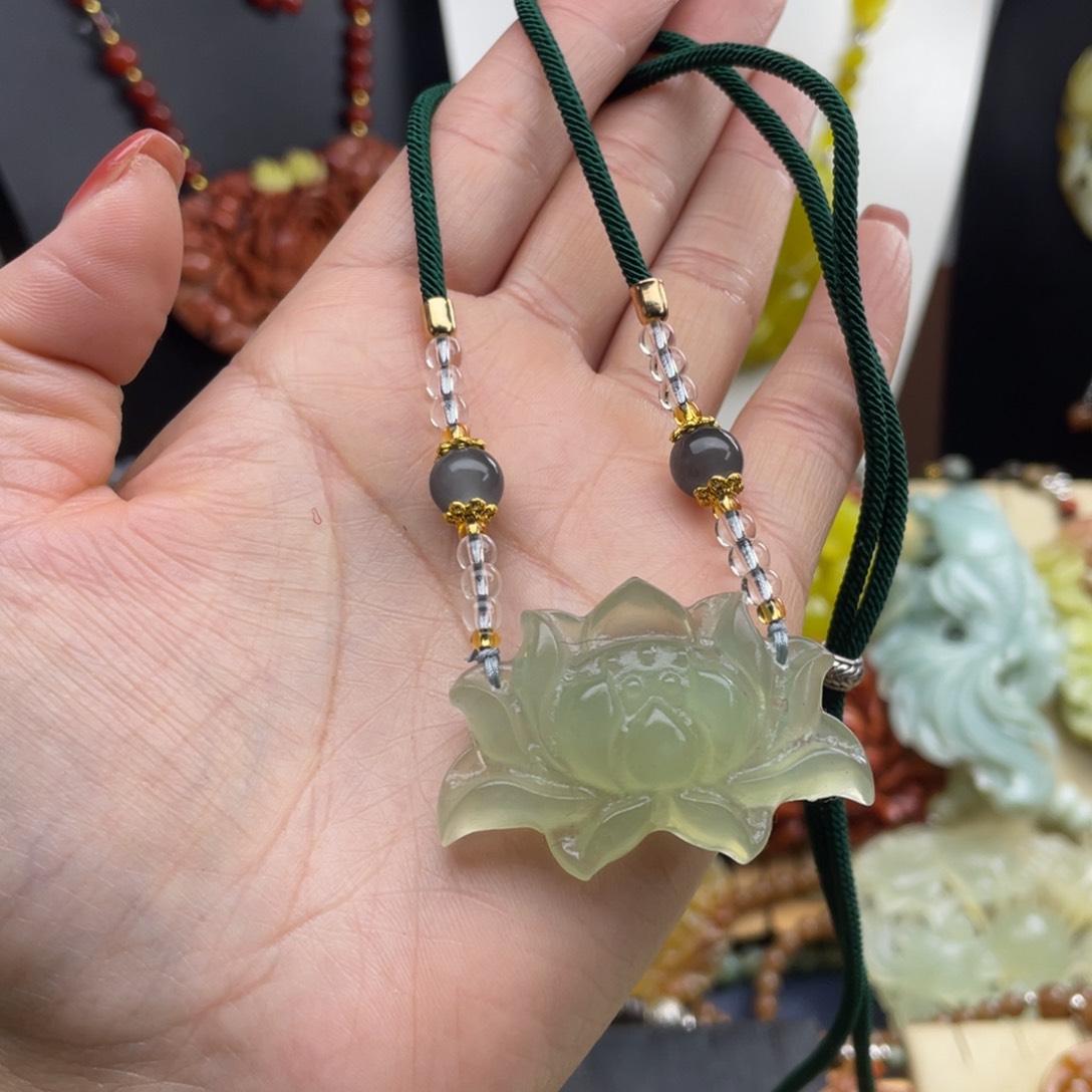 未镶嵌蛇纹石玉颈饰