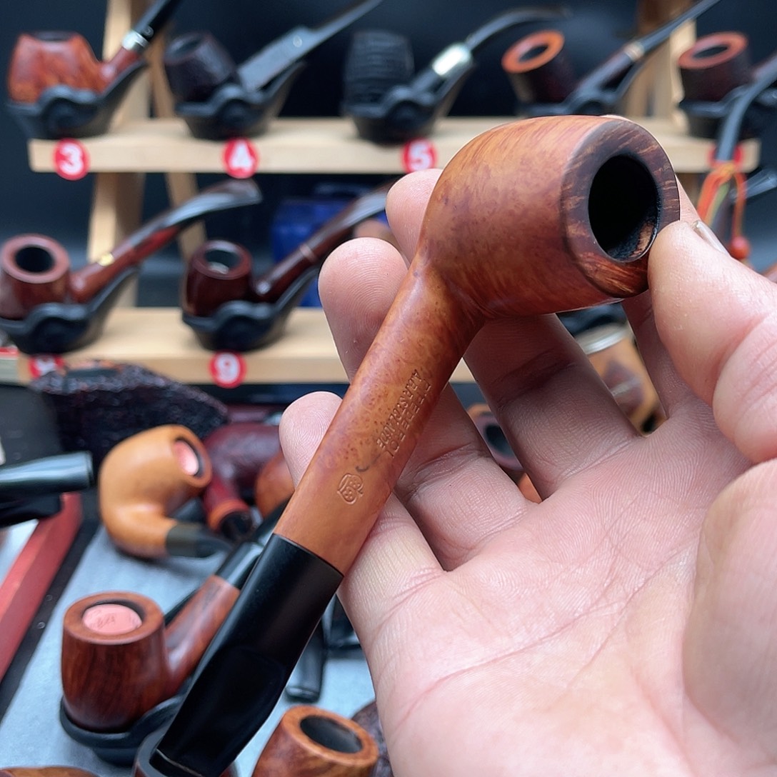 舆***大长腿小扁嘴，一个苹果斗撞球