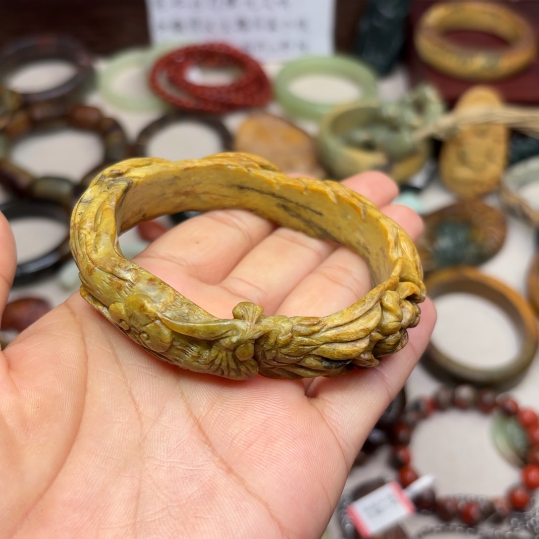 岫岩河磨玉（透闪石质玉）戒指未镶嵌思*