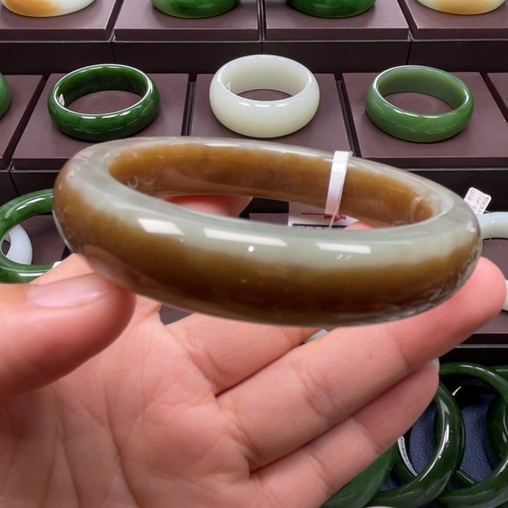 和田玉未镶嵌手镯