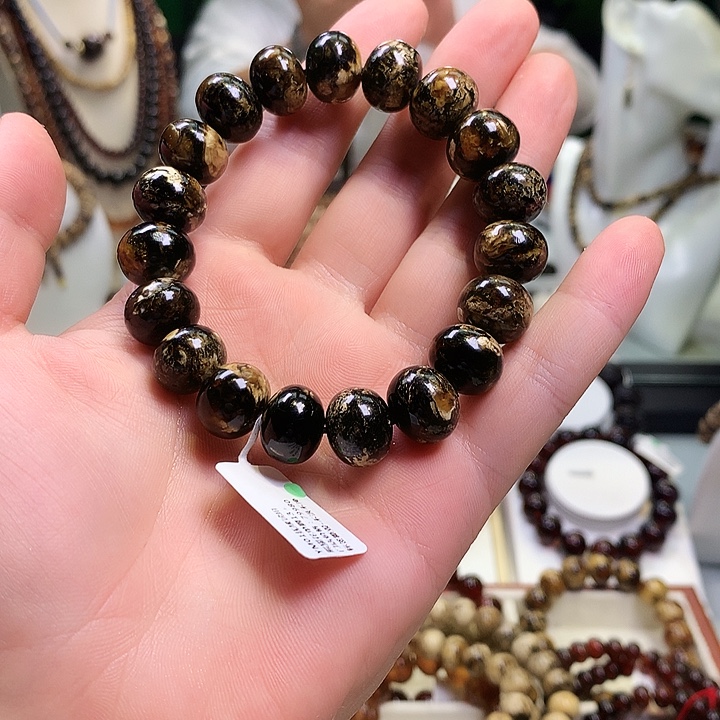 斋***斋琥珀未镶嵌裸石抚顺琥珀