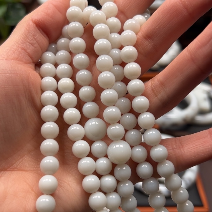 r***y和田玉（糖玉）未镶嵌手链