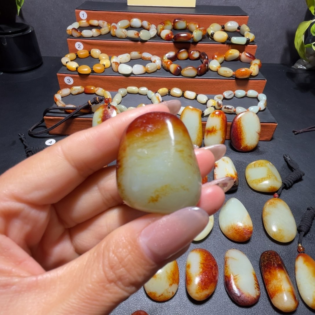 颈饰未镶嵌和田玉