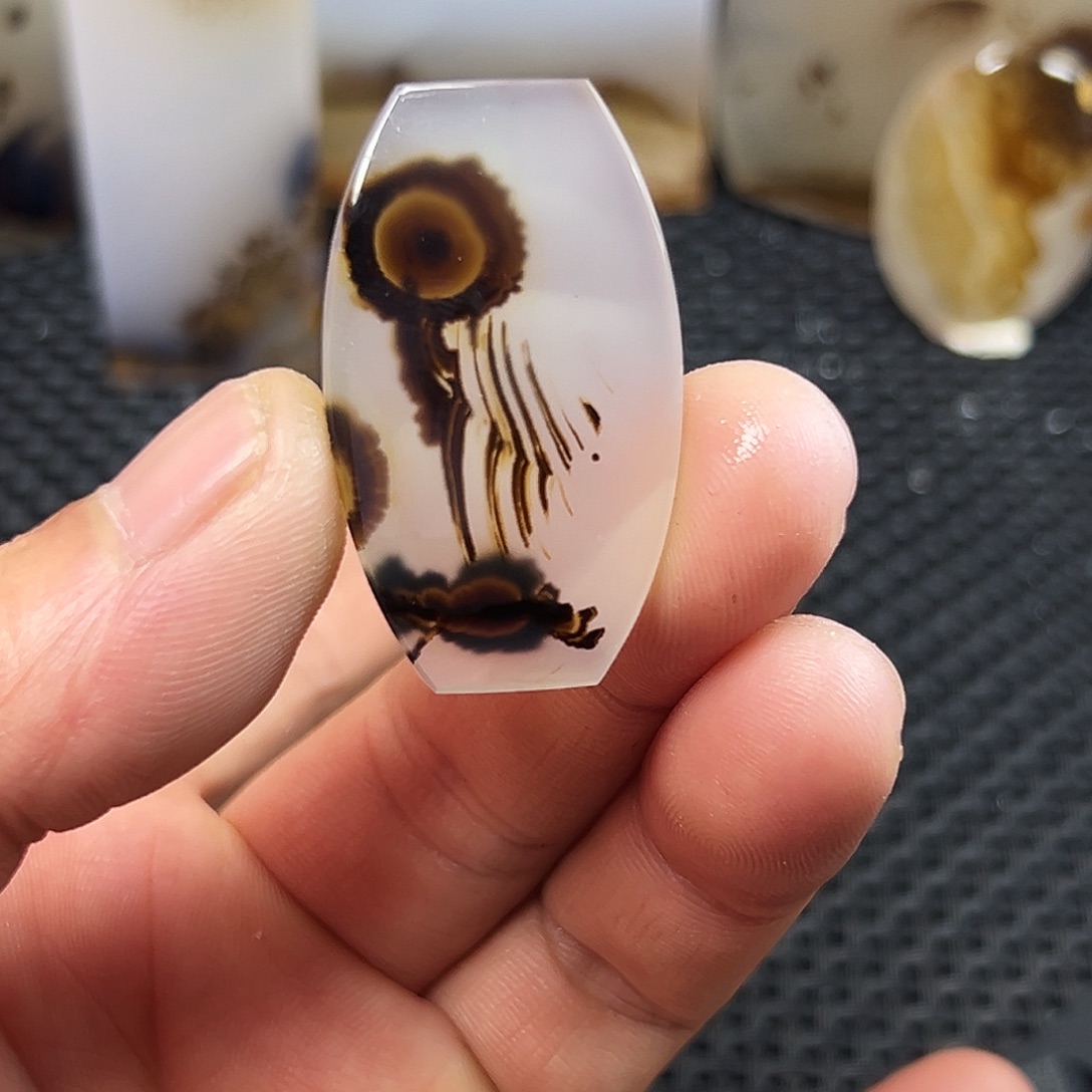 泽***玛瑙/玉髓未镶嵌珠宝半成品
