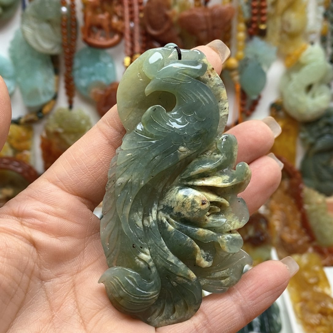 蛇纹石玉颈饰未镶嵌