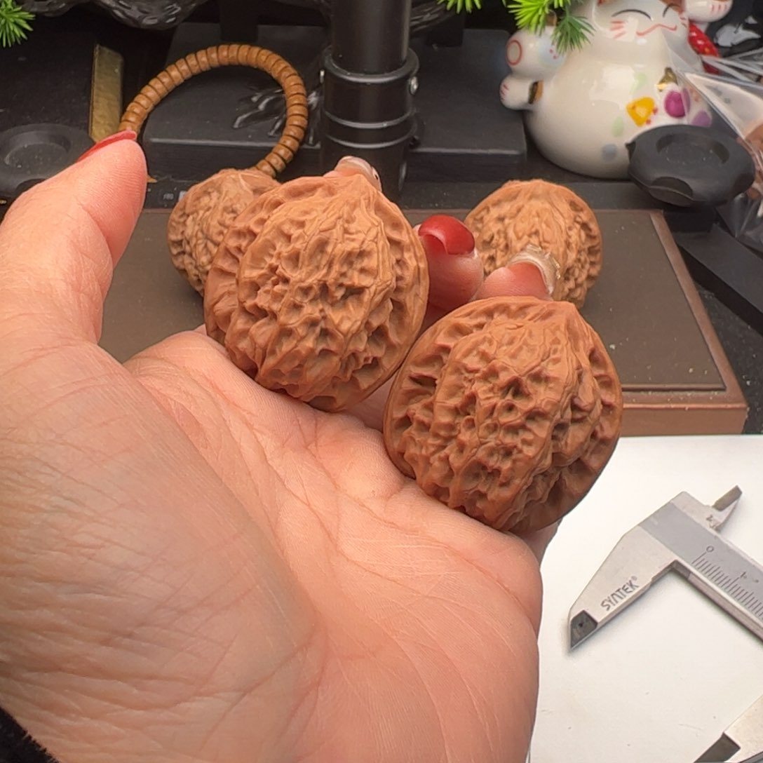 文玩核桃吊坠滢磐石