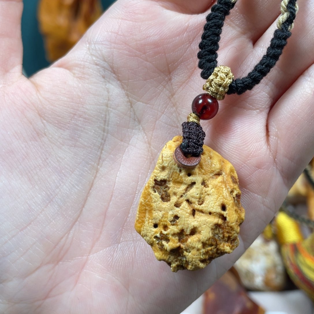 琥珀珠宝奇石未镶嵌