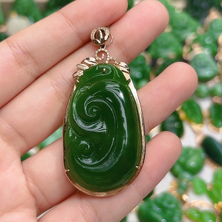 和田玉（碧玉）颈饰18K金镶嵌