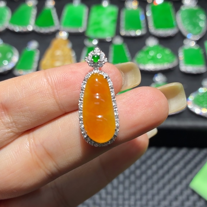 翡翠18K金镶嵌吊坠(不含链)94