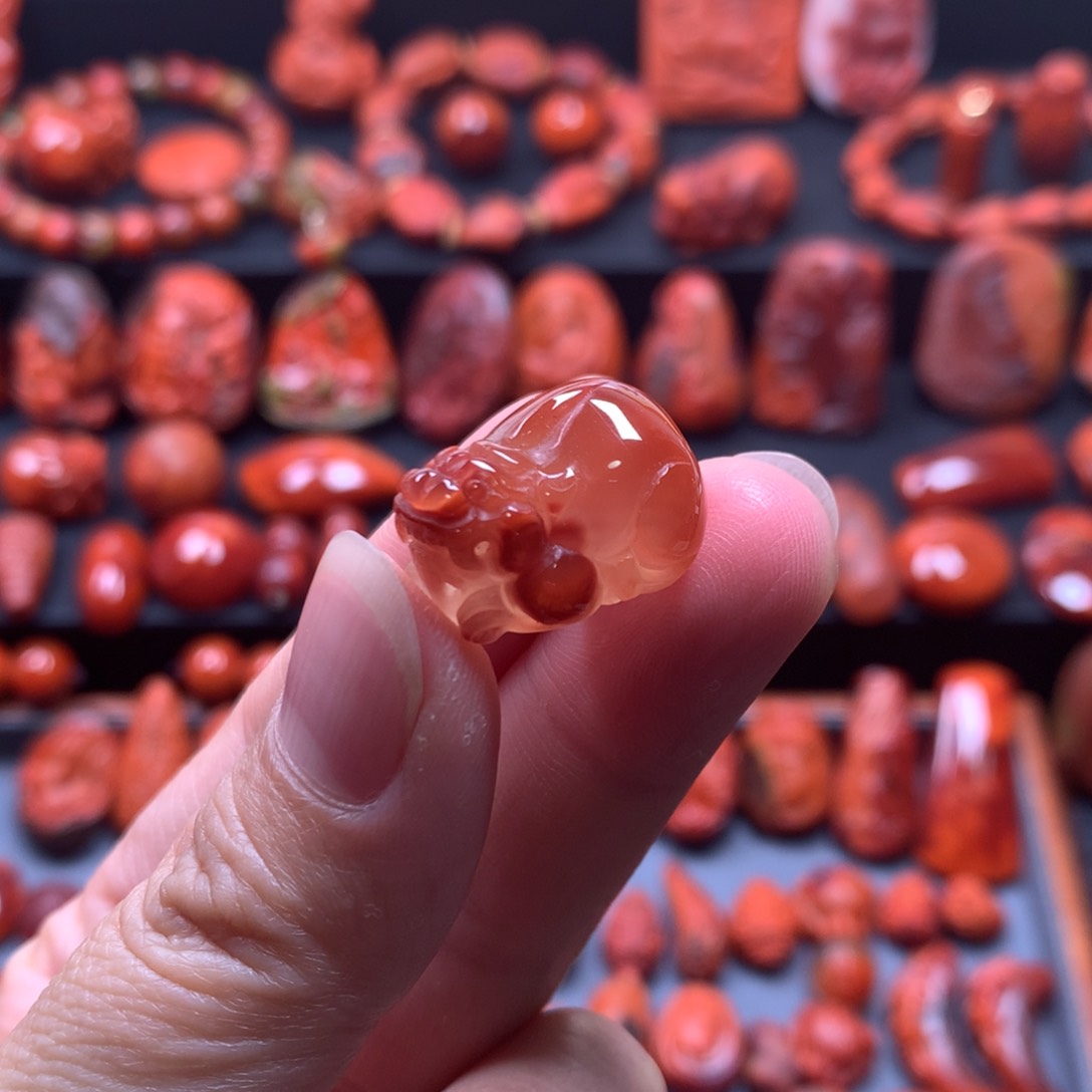 南红玛瑙吊坠未镶嵌