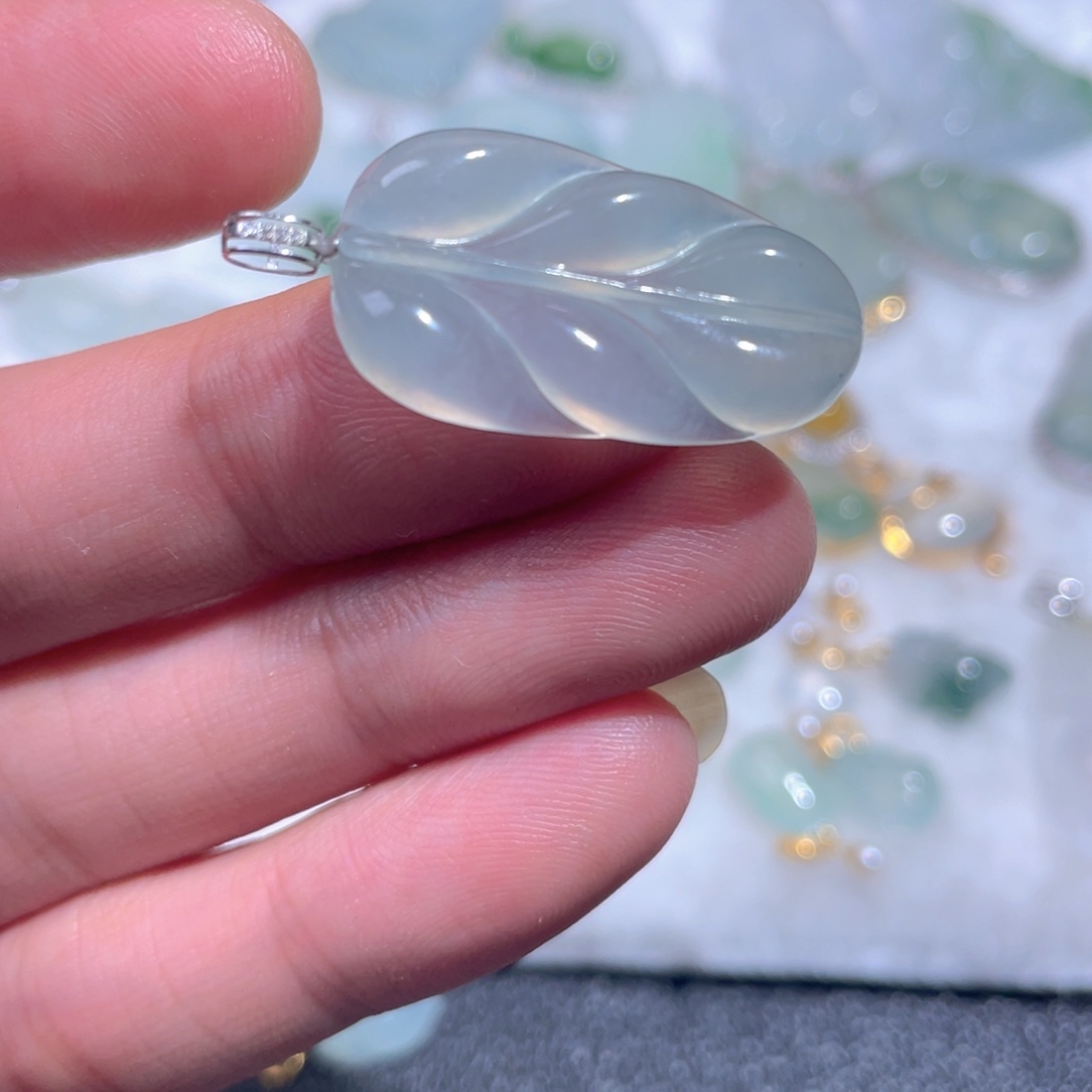 翡翠18K金镶嵌颈饰翡翠