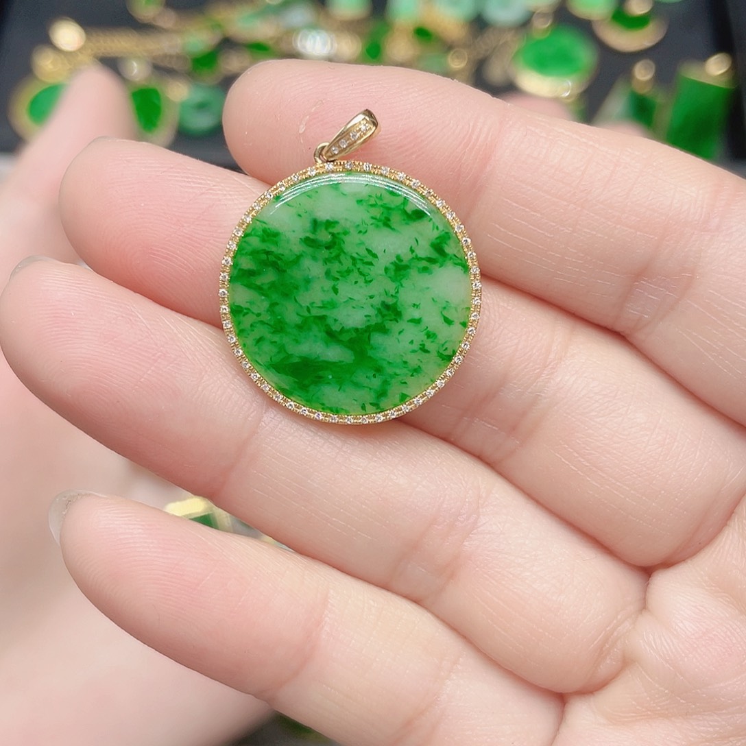 翡翠颈饰18K金镶嵌?****?天然翡翠