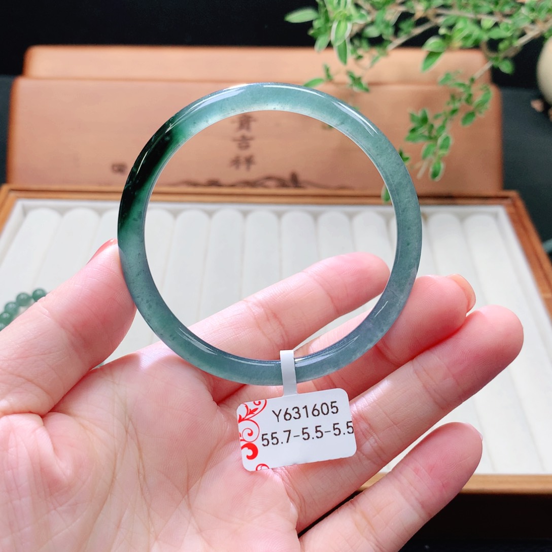 未镶嵌手镯（圆镯）翡翠