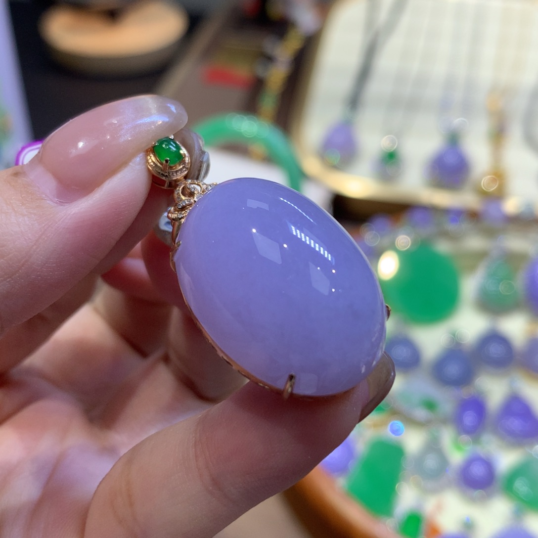 千***呀翡翠18K金镶嵌颈饰