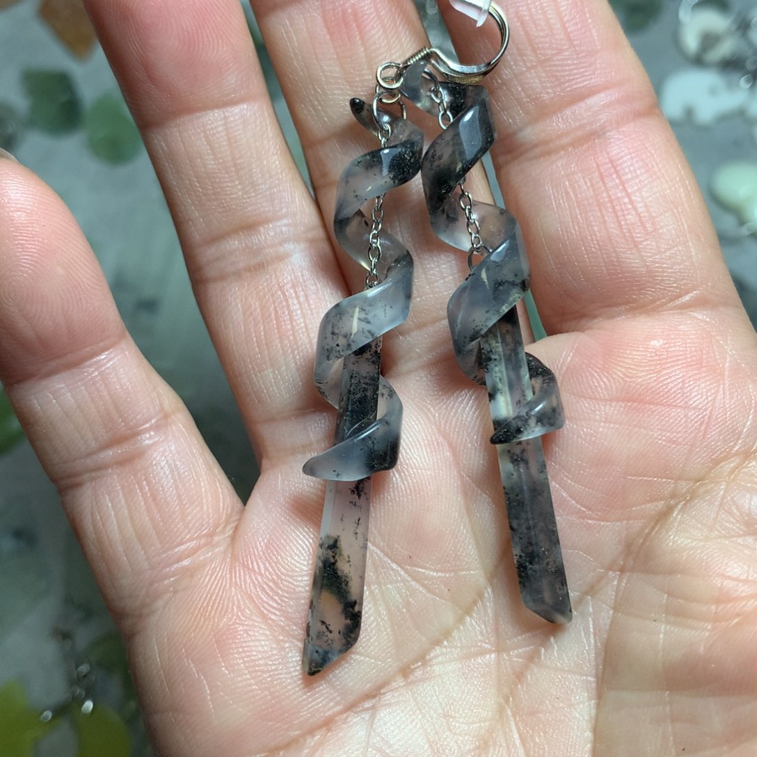 蛇纹石玉耳环未镶嵌