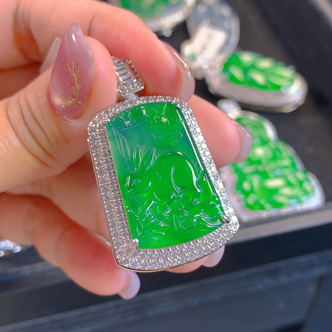 翡翠颈饰未镶嵌翡翠