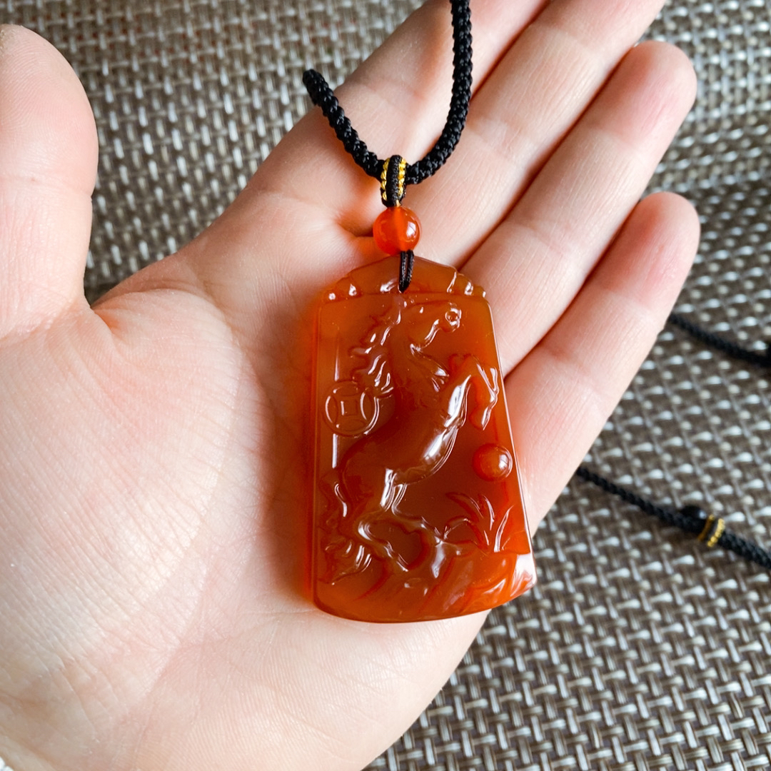 红玛瑙生肖马牌本命年生肖马吊坠新年款马上有钱马上发财吊坠挂件