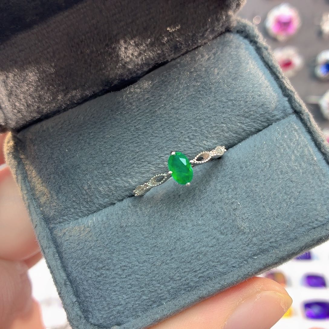 925银培育祖母绿色宝石
